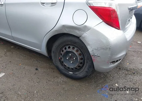 2013 Toyota Yaris Le z USA, uszkodzony, nr VIN JTDKTUD32DD551640